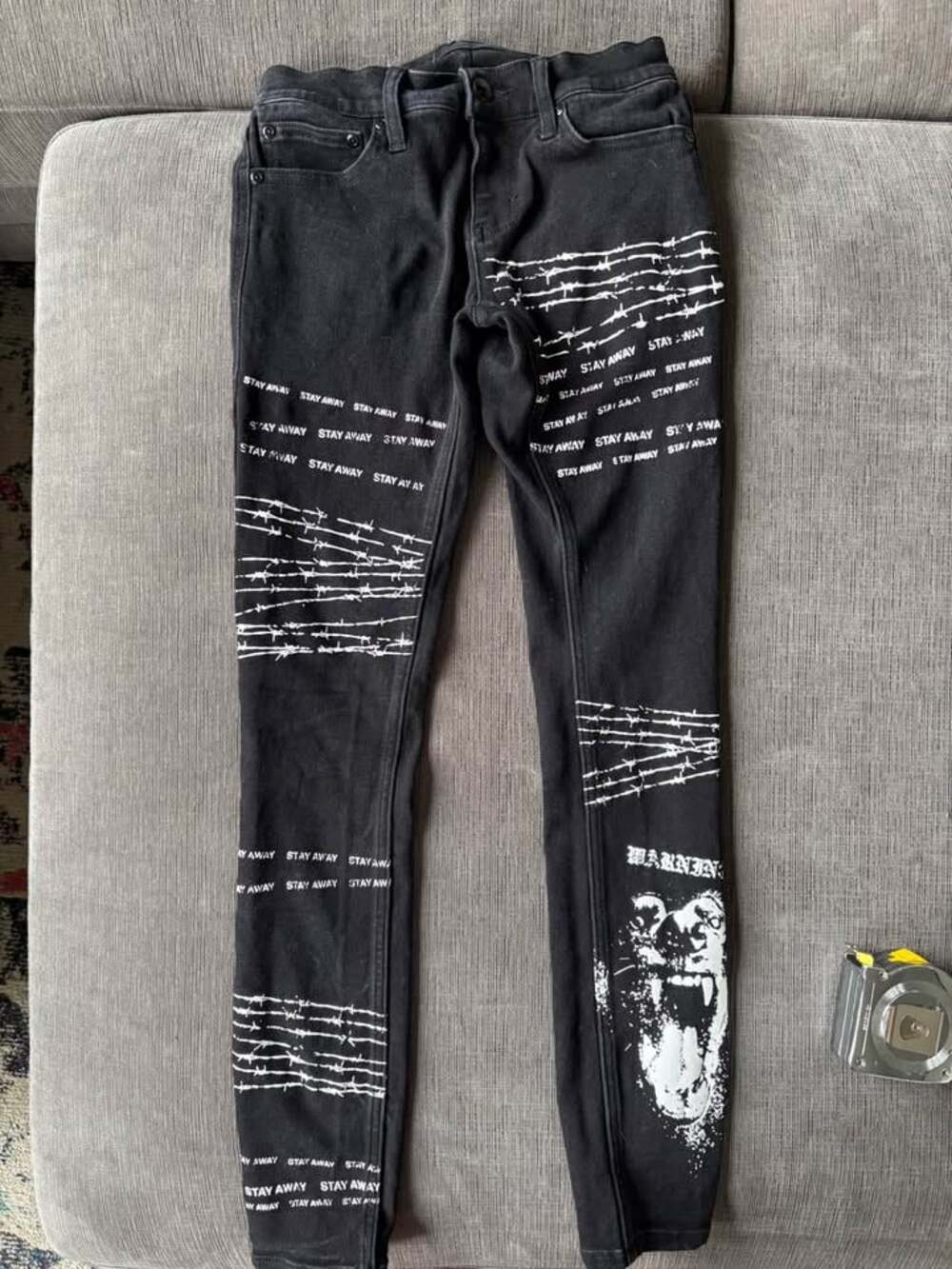 Social Collision Stay Away Printed Graphic Black Stinger Skinny Jeans 28x32 (see